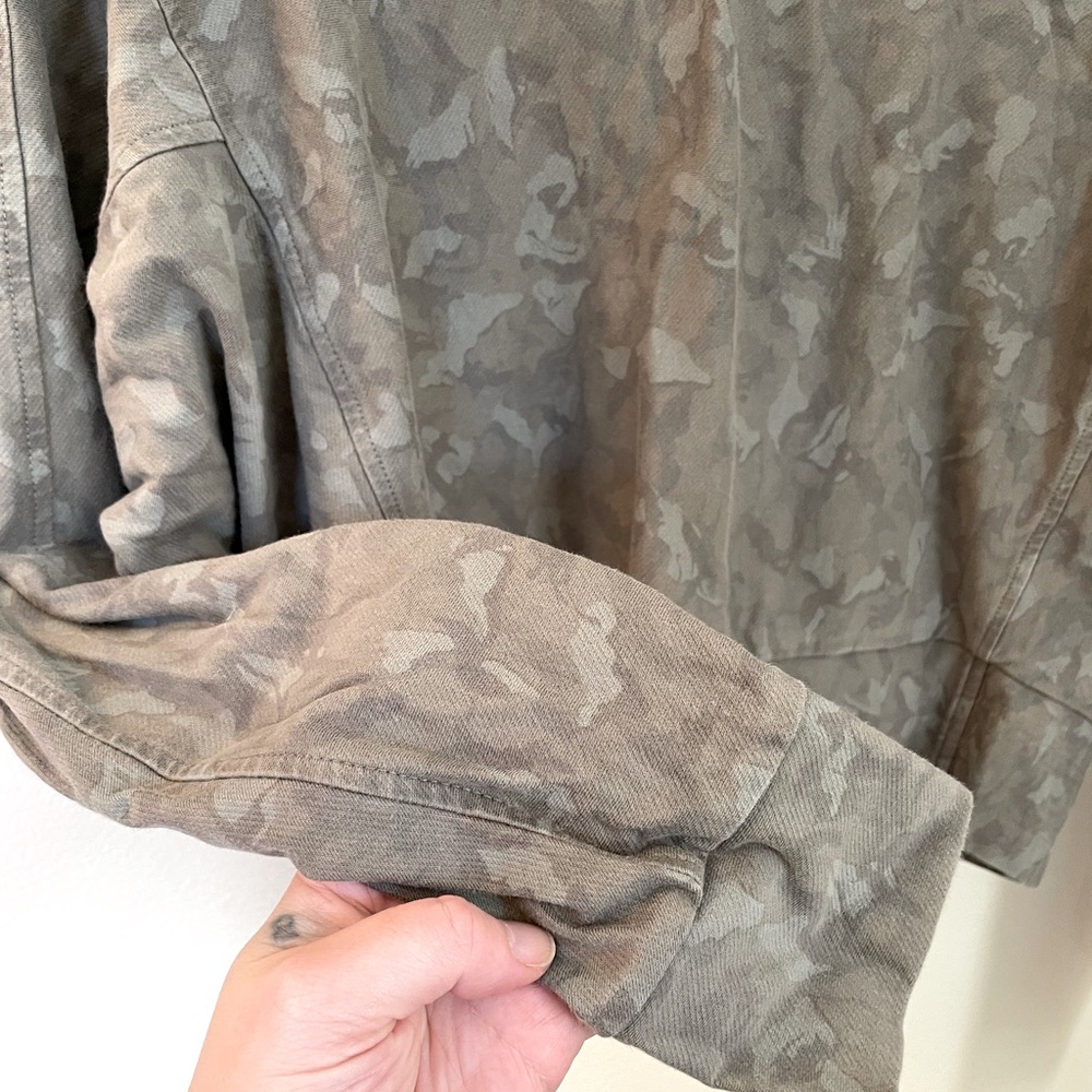 Athleta | Farallon Camo Cropped Sweatshirt | Size XS - Picture 8 of 12